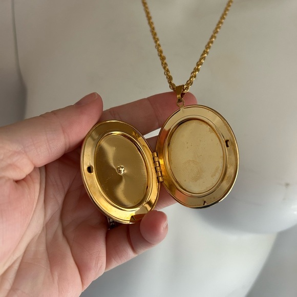 luxury large Elegant Gold Pendant Necklace 24 inches 😊 - Picture 4 of 7